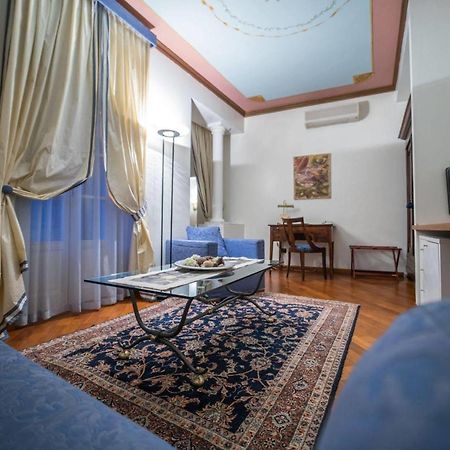 Palazzo Finati Bed & Breakfast Алба Екстериор снимка