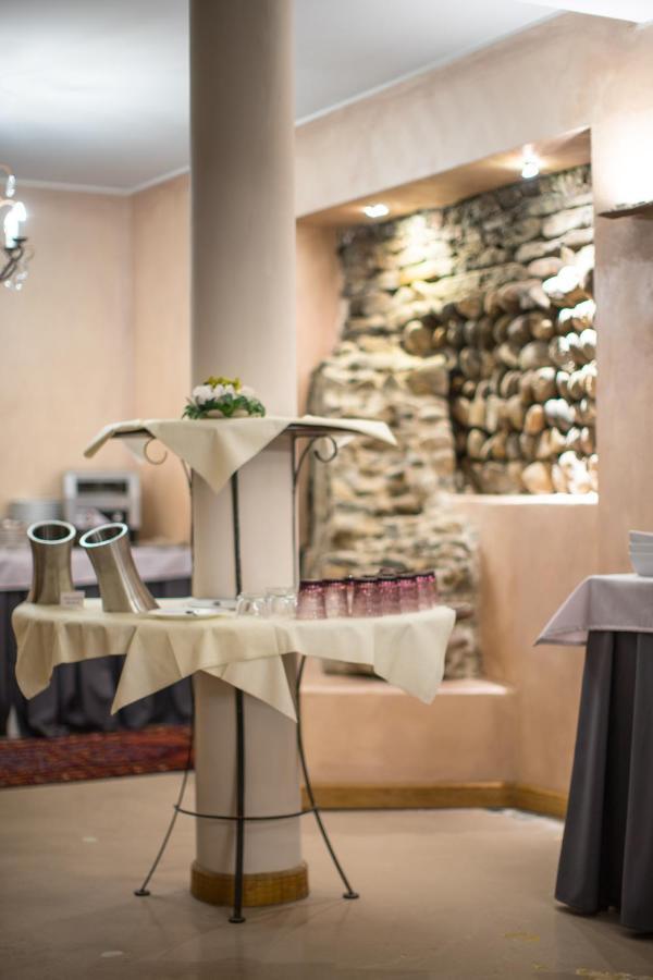 Palazzo Finati Bed & Breakfast Алба Екстериор снимка