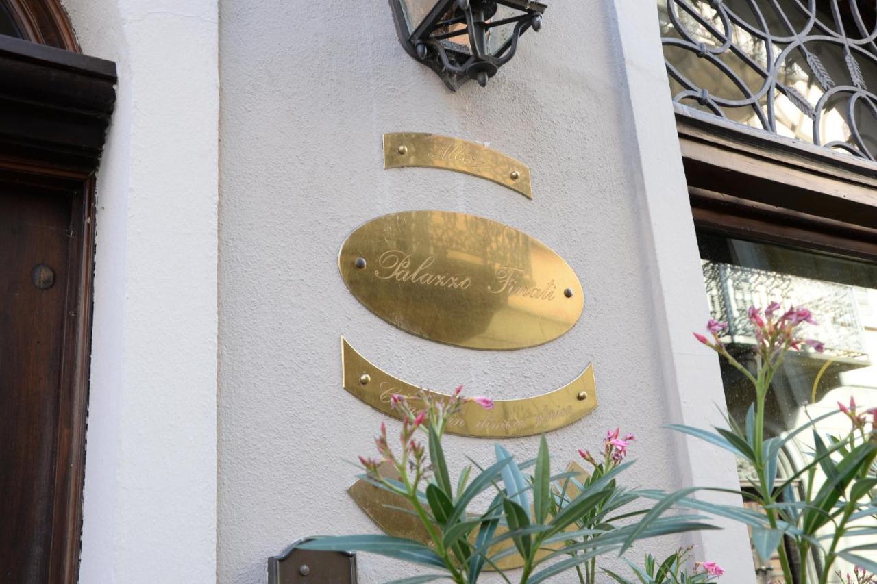 Palazzo Finati Bed & Breakfast Алба Екстериор снимка