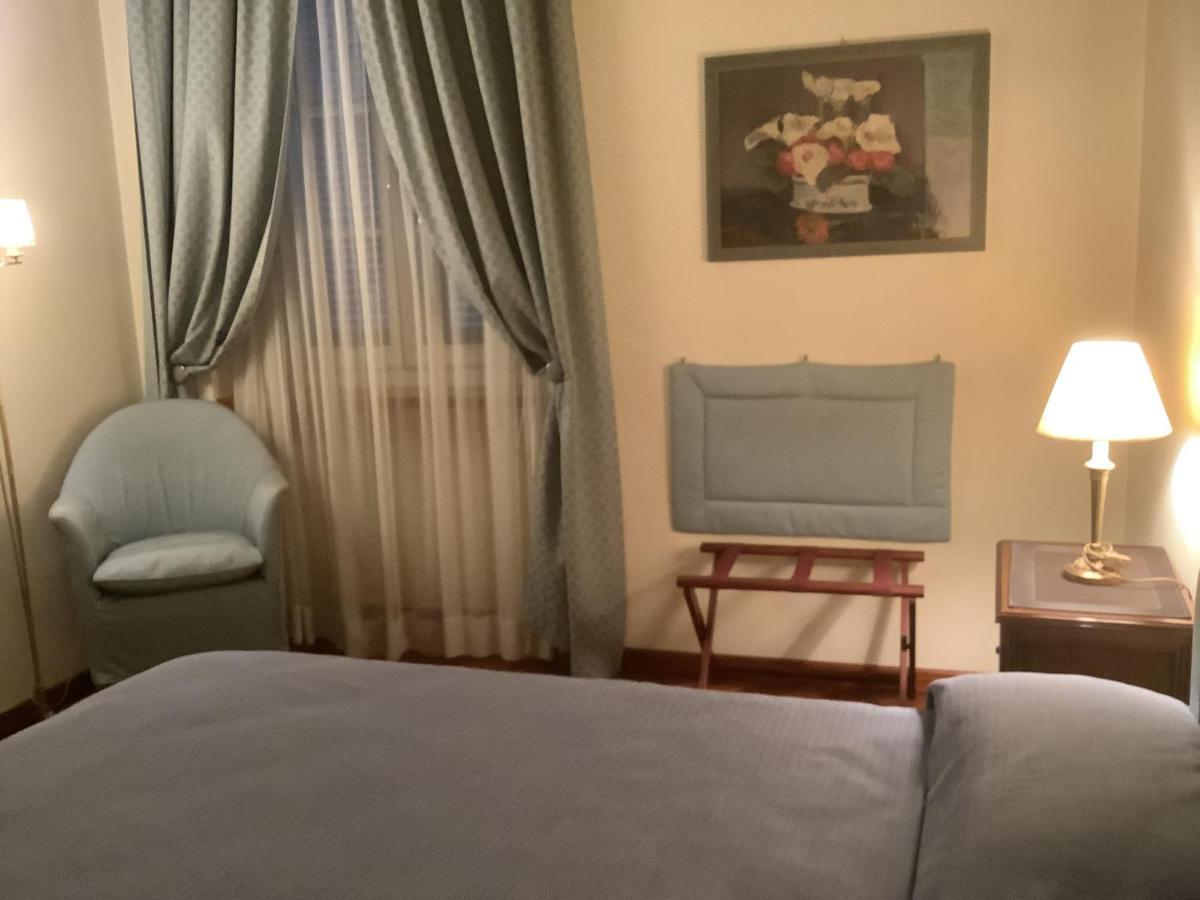 Palazzo Finati Bed & Breakfast Алба Екстериор снимка