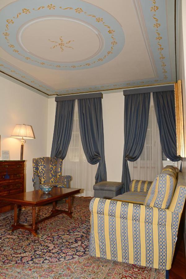 Palazzo Finati Bed & Breakfast Алба Екстериор снимка