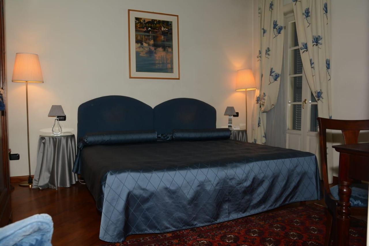 Palazzo Finati Bed & Breakfast Алба Екстериор снимка