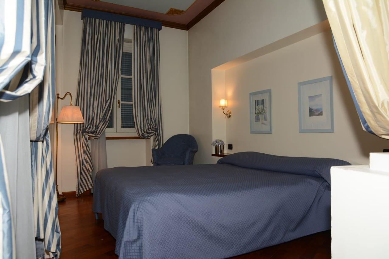 Palazzo Finati Bed & Breakfast Алба Екстериор снимка