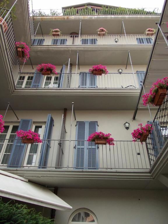 Palazzo Finati Bed & Breakfast Алба Екстериор снимка