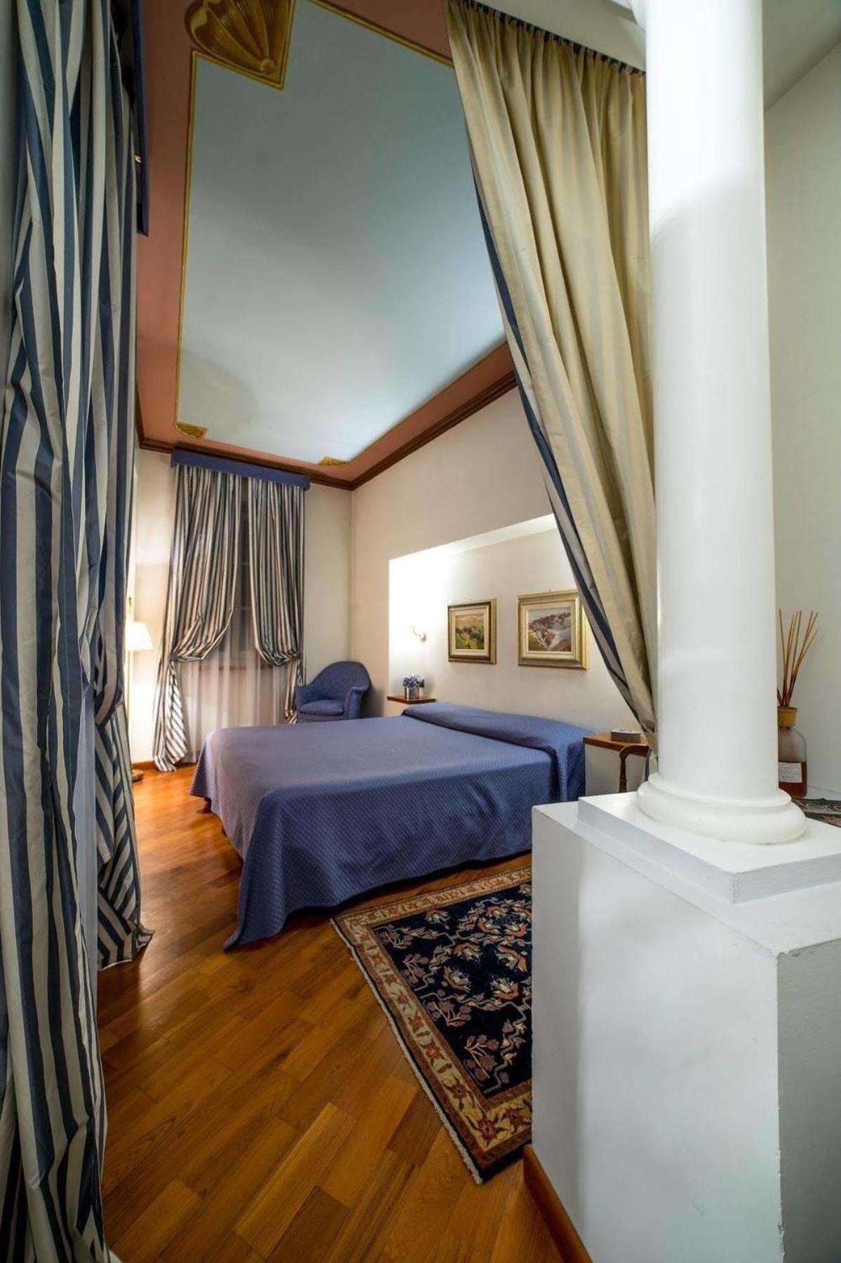 Palazzo Finati Bed & Breakfast Алба Екстериор снимка