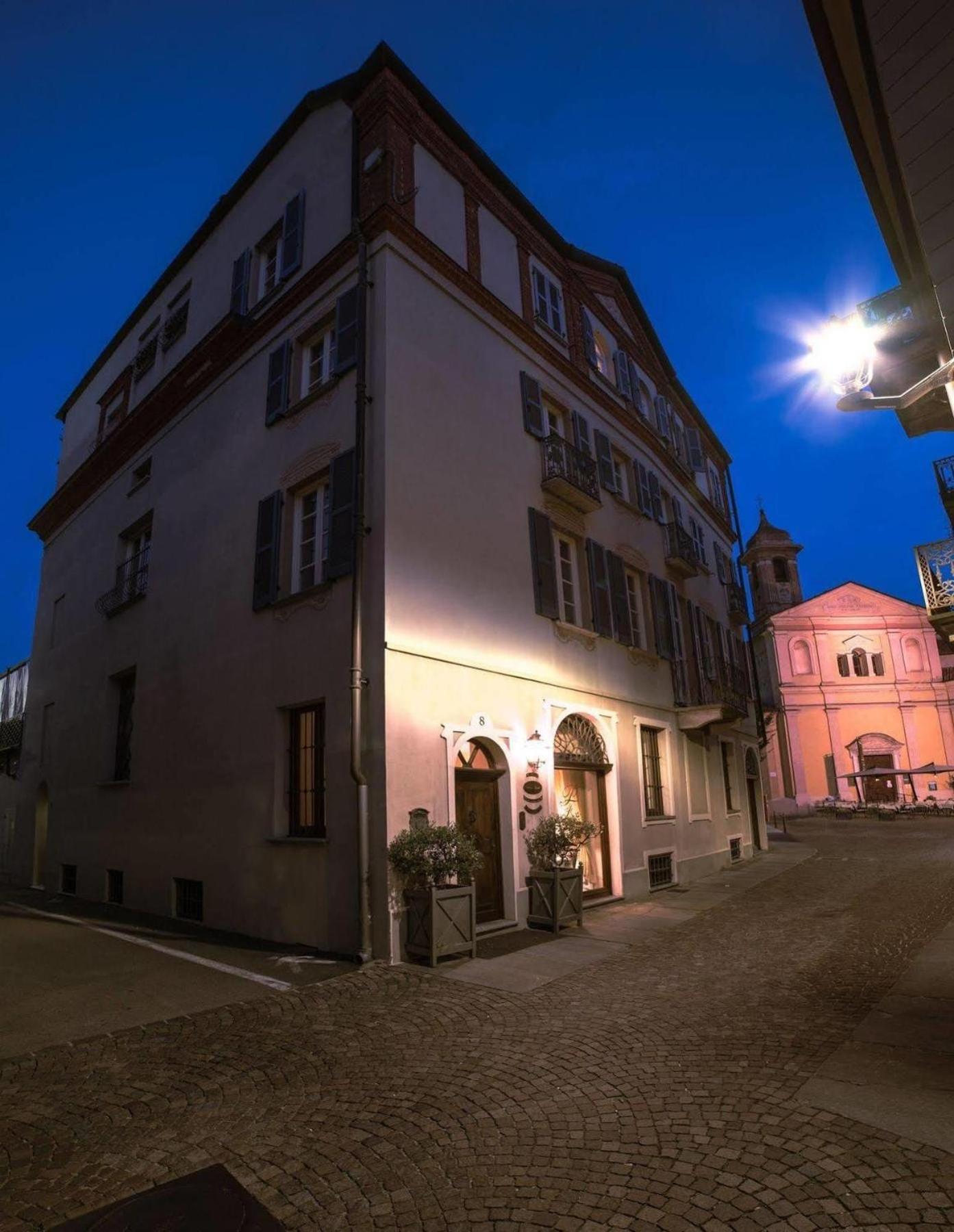 Palazzo Finati Bed & Breakfast Алба Екстериор снимка