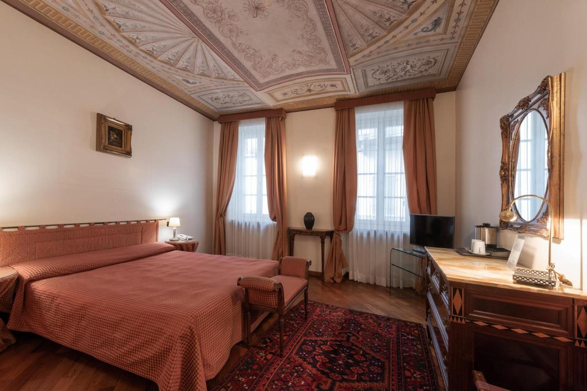 Palazzo Finati Bed & Breakfast Алба Екстериор снимка
