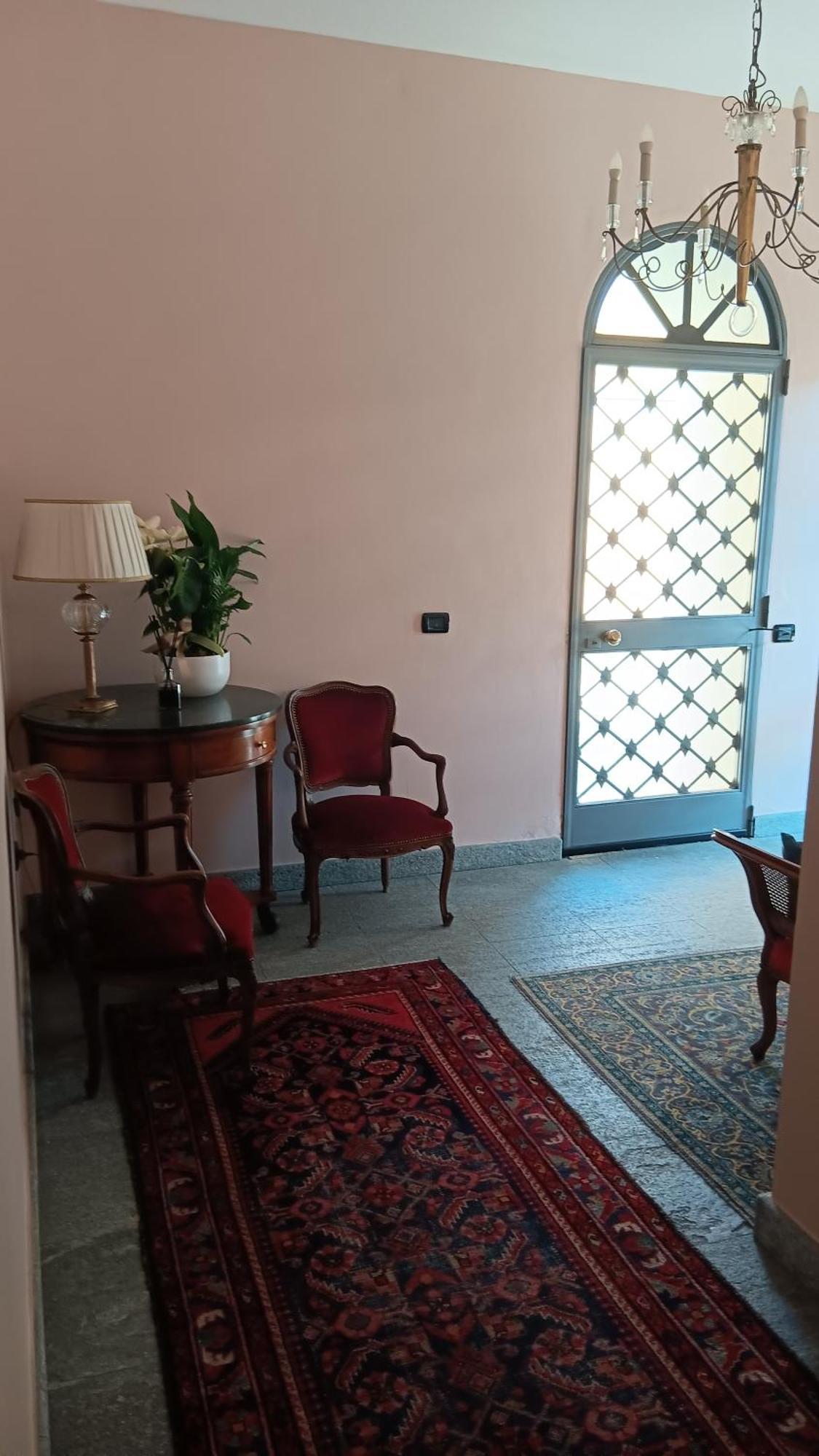 Palazzo Finati Bed & Breakfast Алба Екстериор снимка