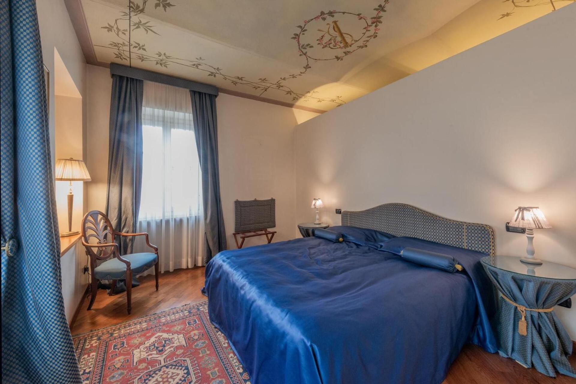 Palazzo Finati Bed & Breakfast Алба Екстериор снимка