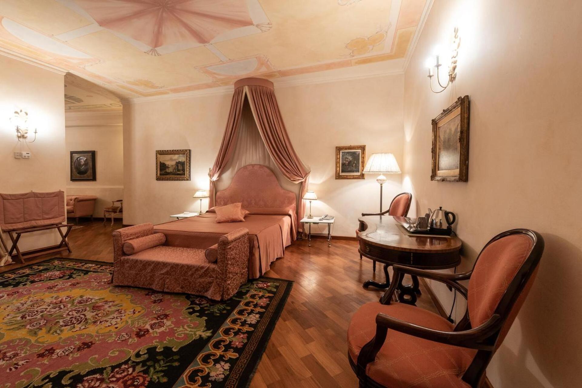 Palazzo Finati Bed & Breakfast Алба Екстериор снимка