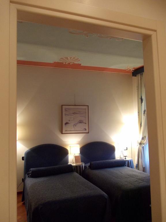 Palazzo Finati Bed & Breakfast Алба Стая снимка