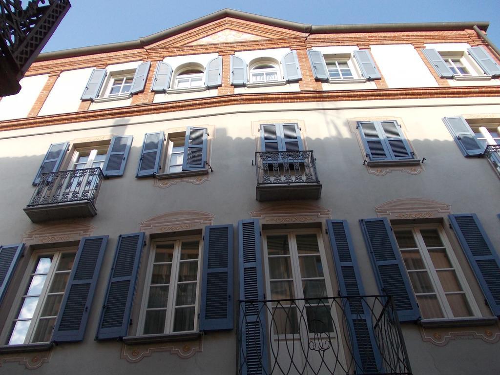 Palazzo Finati Bed & Breakfast Алба Екстериор снимка
