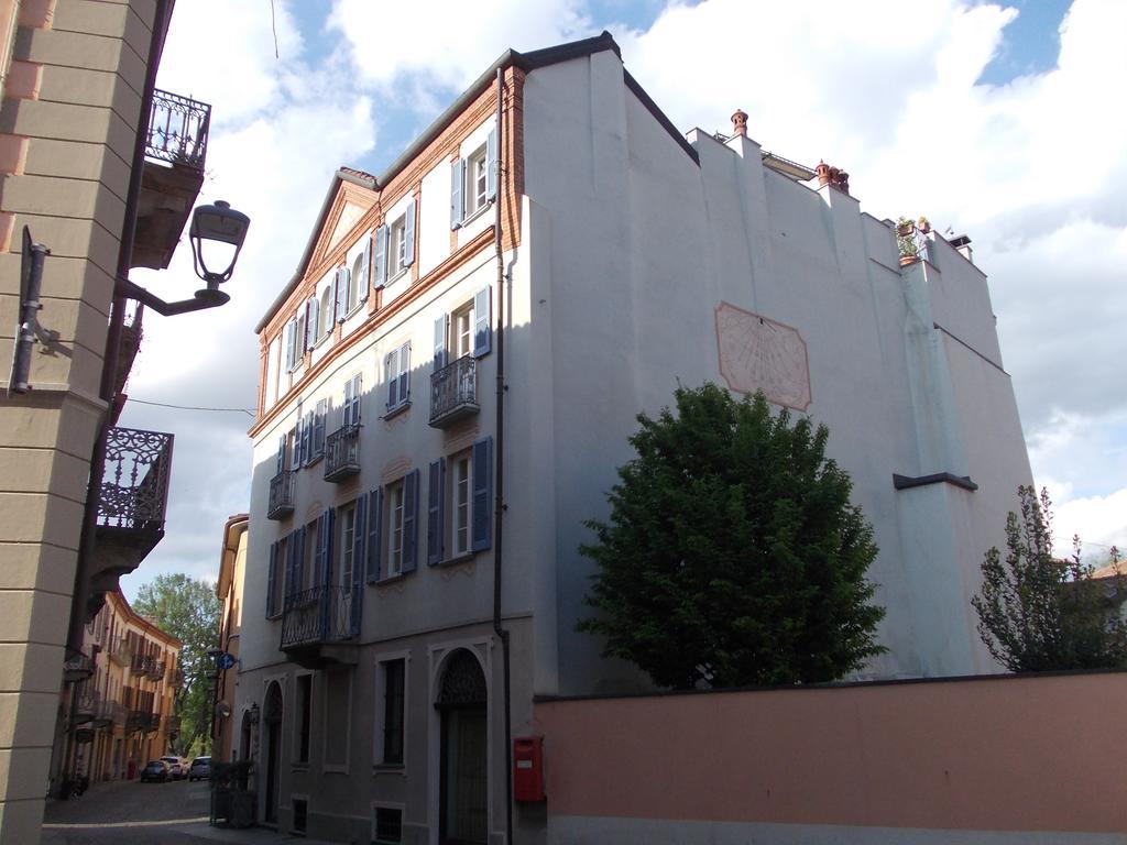Palazzo Finati Bed & Breakfast Алба Екстериор снимка