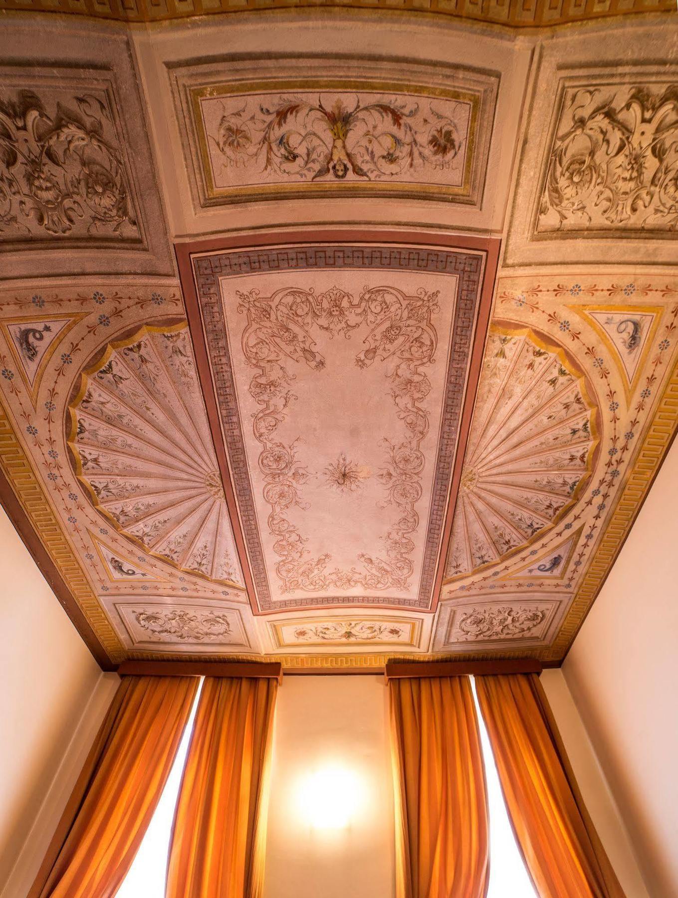 Palazzo Finati Bed & Breakfast Алба Екстериор снимка