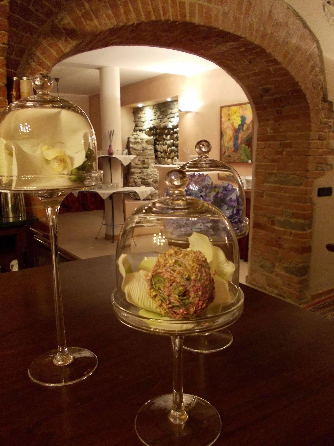 Palazzo Finati Bed & Breakfast Алба Екстериор снимка