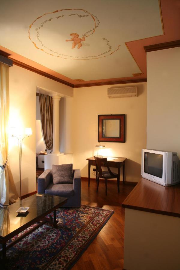 Palazzo Finati Bed & Breakfast Алба Стая снимка